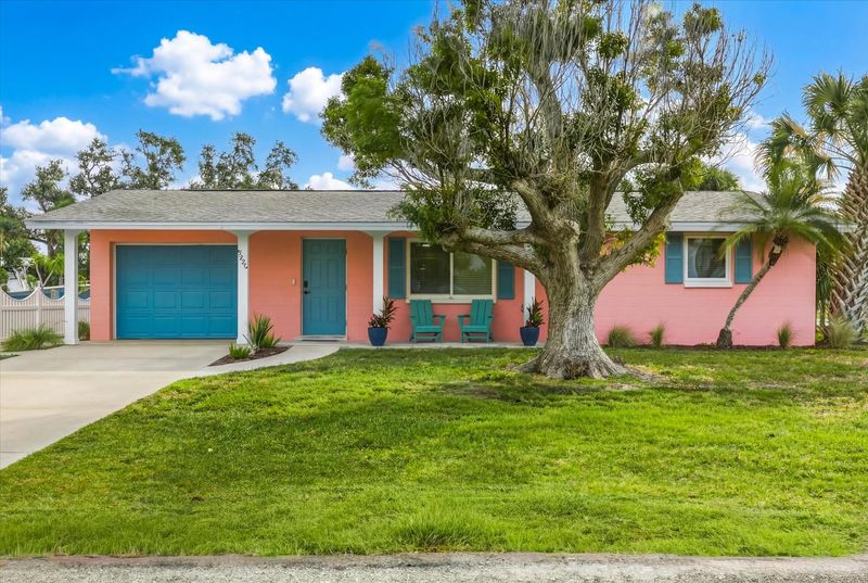 Newly renovated 2 bedroom, 2 bathroom waterfront home with private hot tub in Englewood, FL