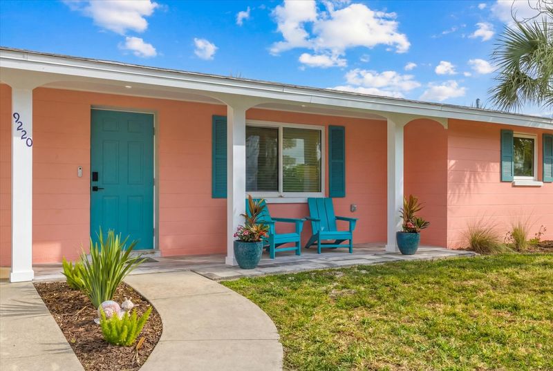 Newly renovated 2 bedroom, 2 bathroom waterfront home with private hot tub in Englewood, FL