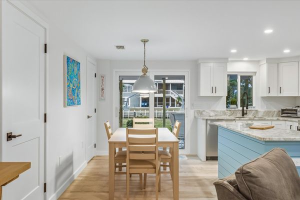 Dining table seats 4