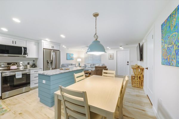 Kitchen / Dining Area