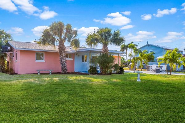 Newly renovated 2 bedroom, 2 bathroom waterfront home with private hot tub in Englewood, FL