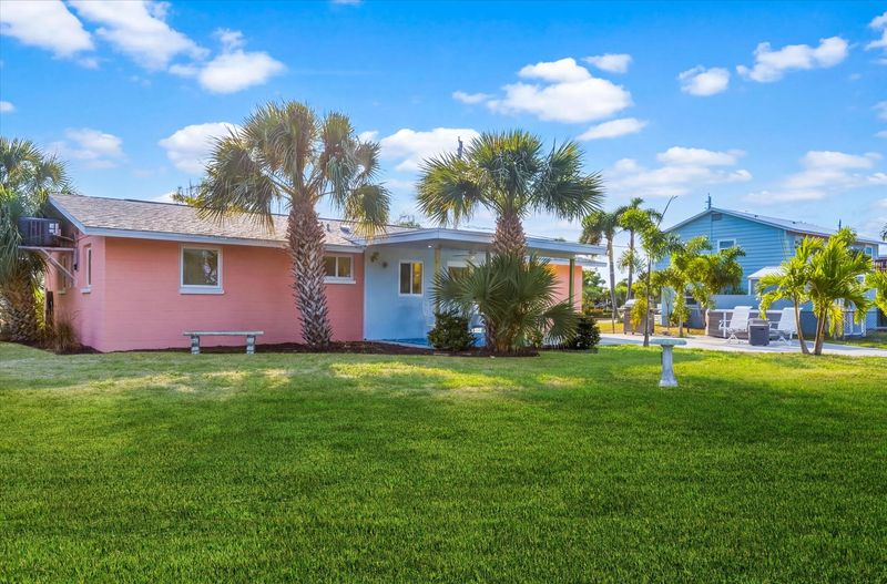 Newly renovated 2 bedroom, 2 bathroom waterfront home with private hot tub in Englewood, FL