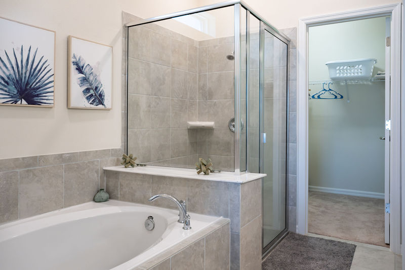 Master King Bathroom 1 Downstairs Tub & Shower