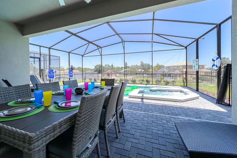 Patio Dining / Patio