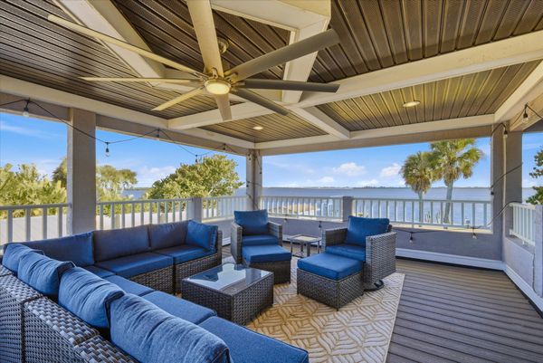 Fantastic balcony area overlooking the Peace River