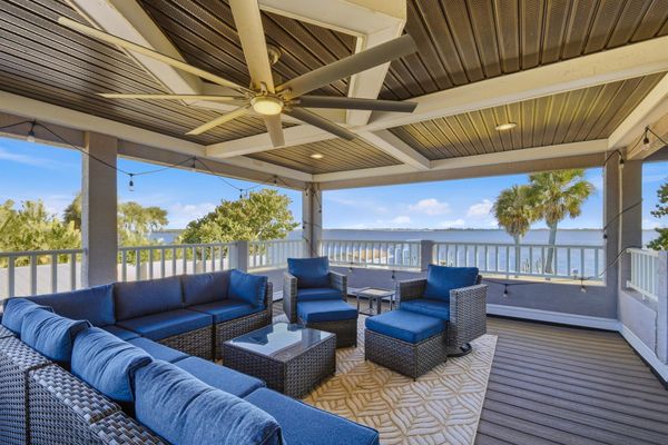 Fantastic balcony area overlooking the Peace River