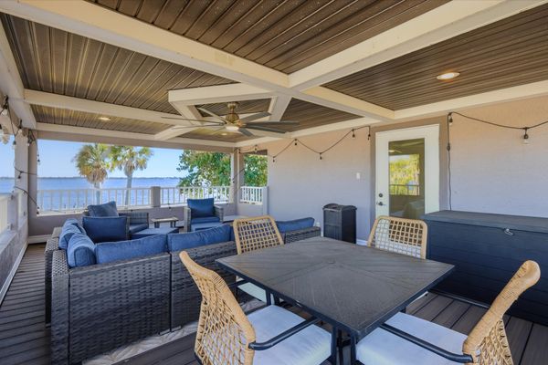 Fantastic balcony area overlooking the Peace River