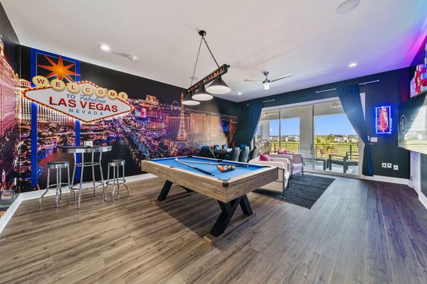 Enjoy the upstairs casino bar and lounge, and enjoy a late-night vibe