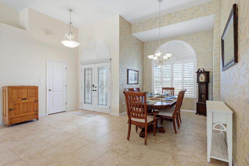 Dining area. Dining table seats 6