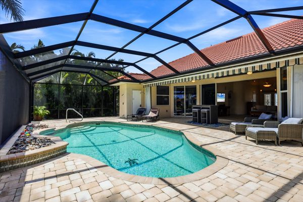 Sparkling pool overlooking the canal. Pool size: 28' x 14' x 6'D