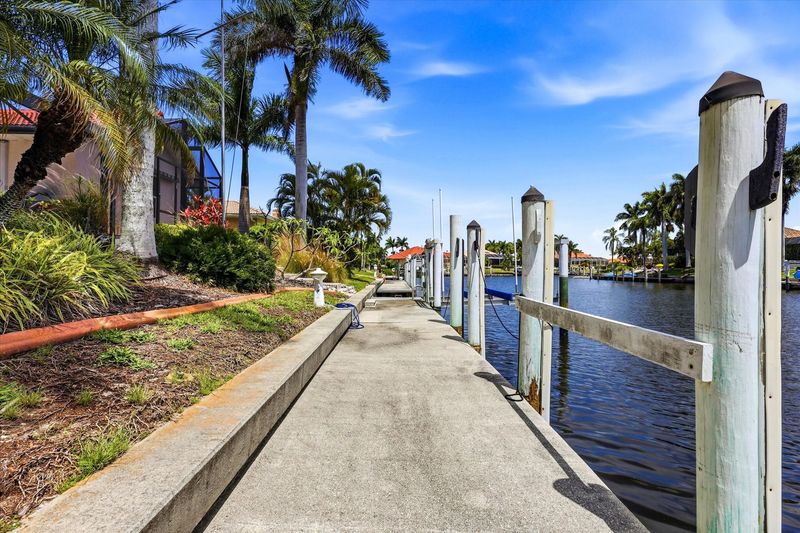 Boat dock (boat dock not for guest use) Dock size: 6' x 64' with water & power