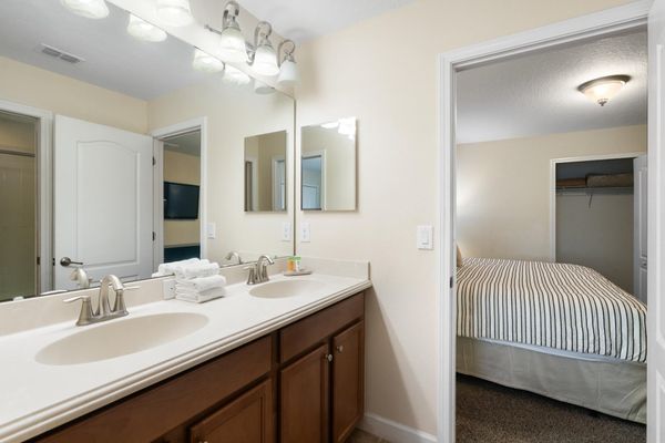 Shared Bathroom 5 Upstairs Shower (Beds 5 & 6)