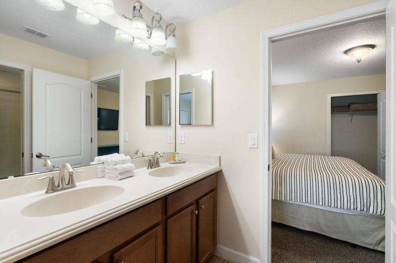 Shared Bathroom 5 Upstairs Shower (Beds 5 & 6)