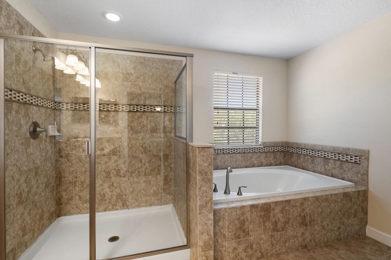 Master King Bathroom 1 Upstairs Tub & Shower