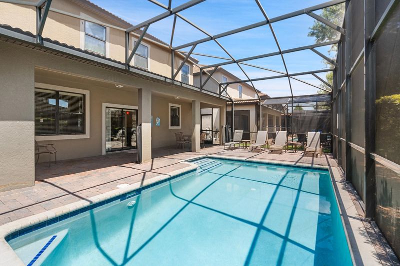 Pool / Lounging