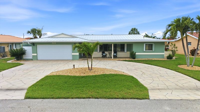 Beautiful 3 bedroom, 3 bathroom waterfront home with private pool in Punta Gorda, FL