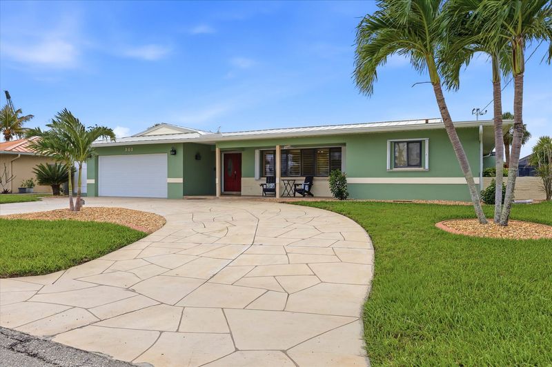 Beautiful 3 bedroom, 3 bathroom waterfront home with private pool in Punta Gorda, FL