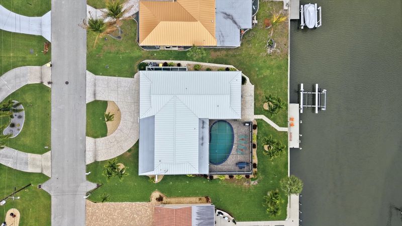 Beautiful 3 bedroom, 3 bathroom waterfront home with private pool in Punta Gorda, FL