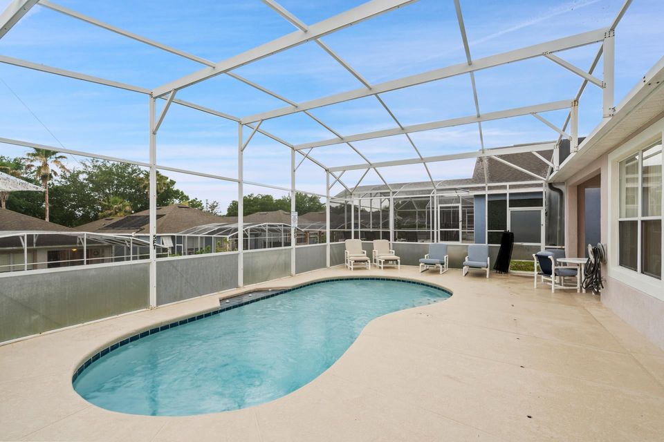 Pool Lounging / Seating