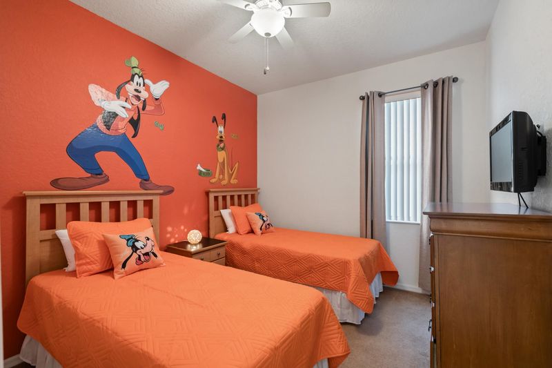 Two Twins Bedroom 4 23" TV Goofy/Pluto Theme