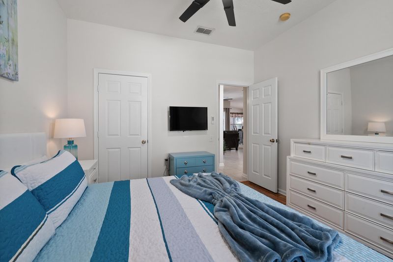 King Bedroom 3 32" TV