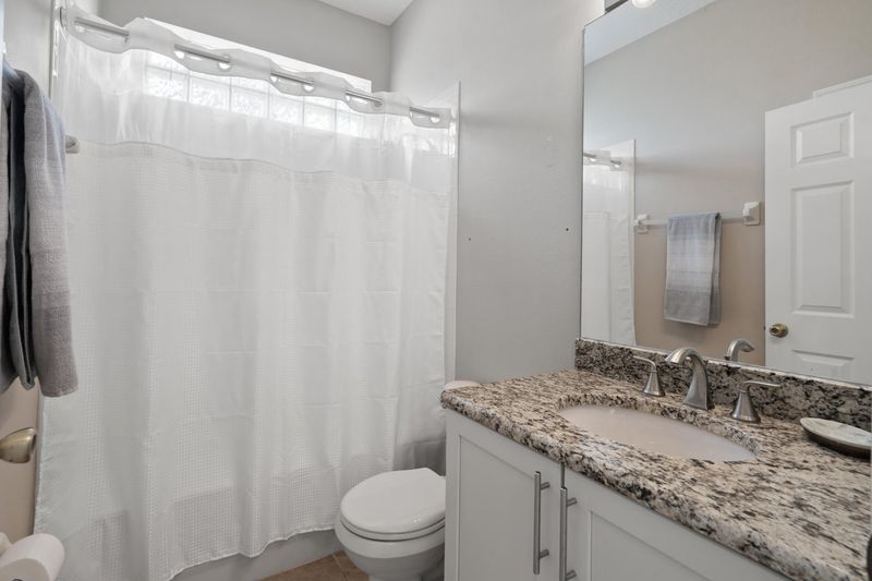 Hall Bathroom 2 Tub/Shower Combo