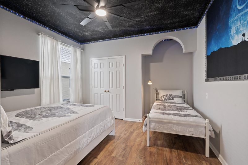 Queen/Twin Bedroom 2 50" Smart TV
Star Wars Theme