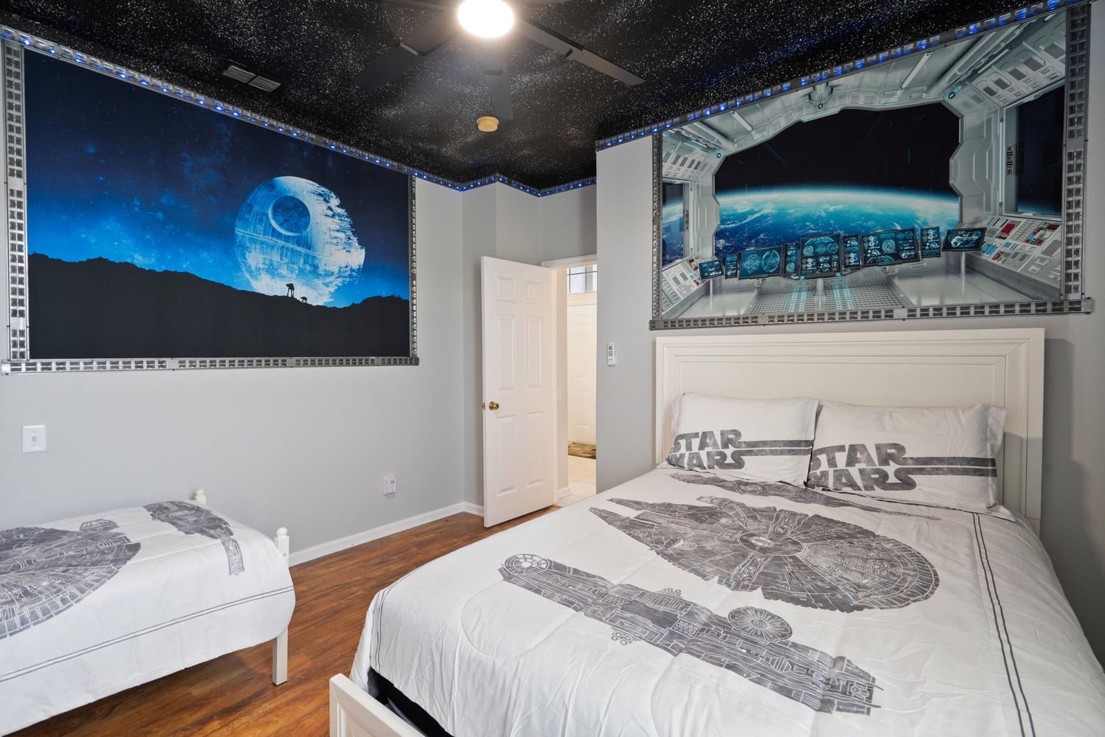 Queen/Twin Bedroom 2 50" Smart TV
Star Wars Theme