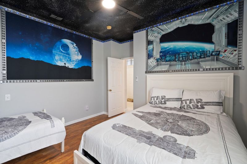 Queen/Twin Bedroom 2 50" Smart TV
Star Wars Theme
