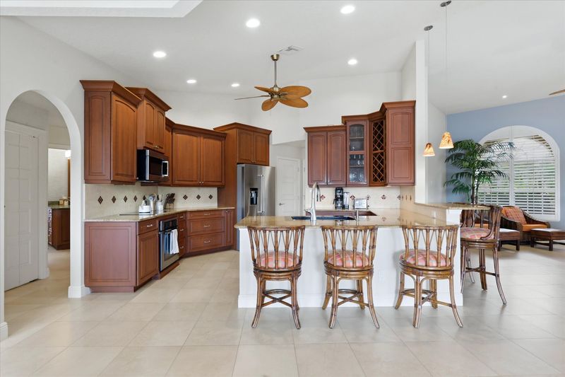 Bright, fully-equipped kitchen