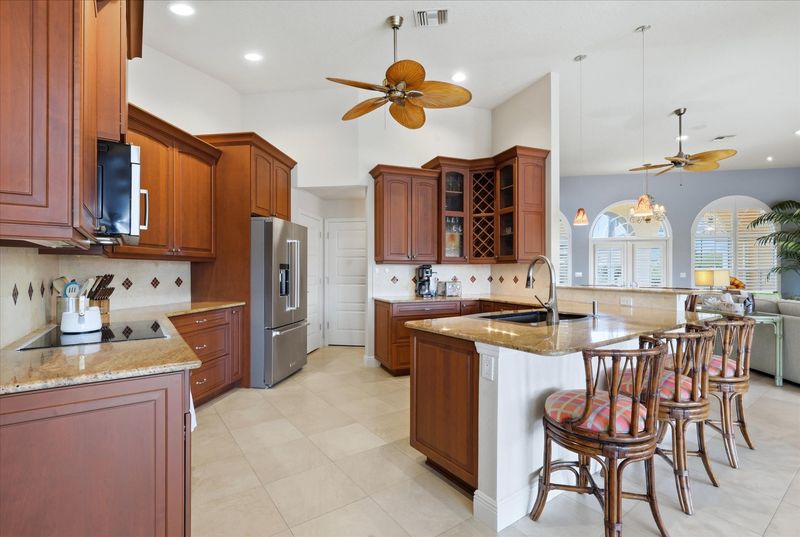 Bright, fully-equipped kitchen