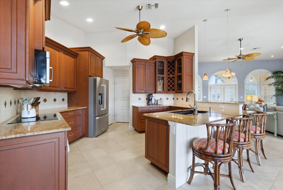Bright, fully-equipped kitchen