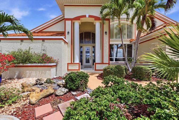 Beautiful 3 bedroom, 2 bathroom waterfront home with private pool in Punta Gorda, FL