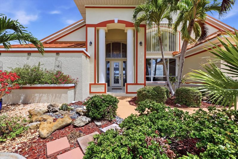 Beautiful 3 bedroom, 2 bathroom waterfront home with private pool in Punta Gorda, FL
