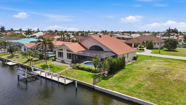 Beautiful 3 bedroom, 2 bathroom waterfront home with private pool in Punta Gorda, FL