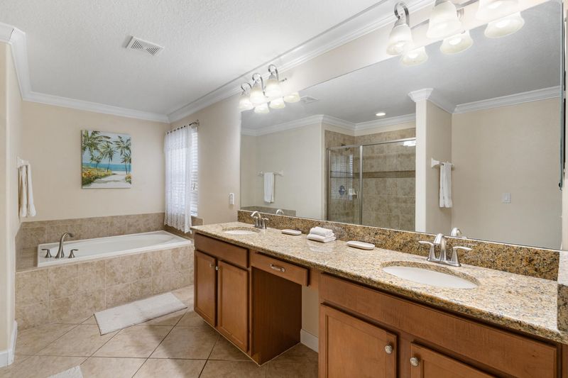 Master King Bathroom 1 Upstairs Tub & Shower