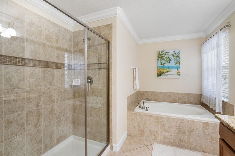 Master King Bathroom 1 Upstairs Tub & Shower