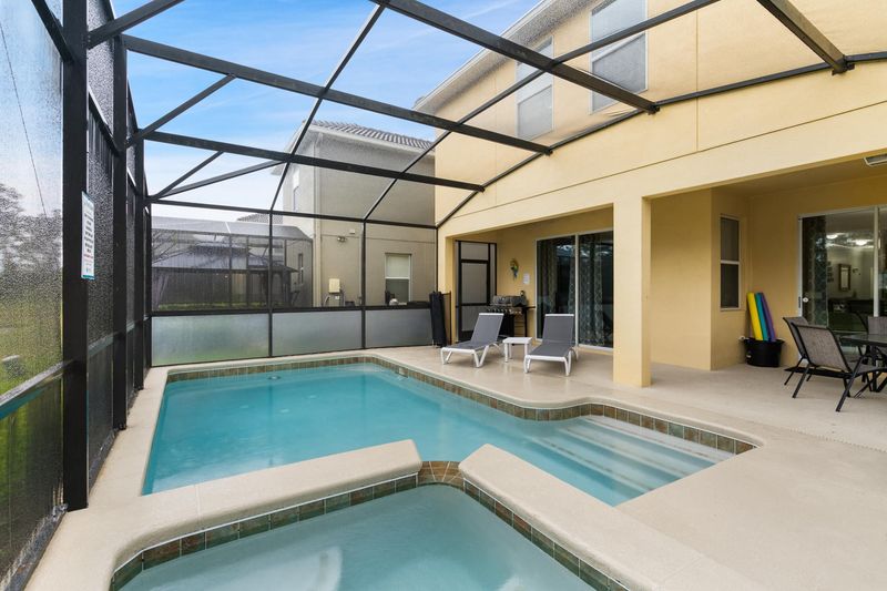 Pool / Spa Patio Lounging
