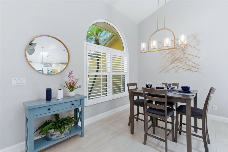 Dining area. Dining table seats 4