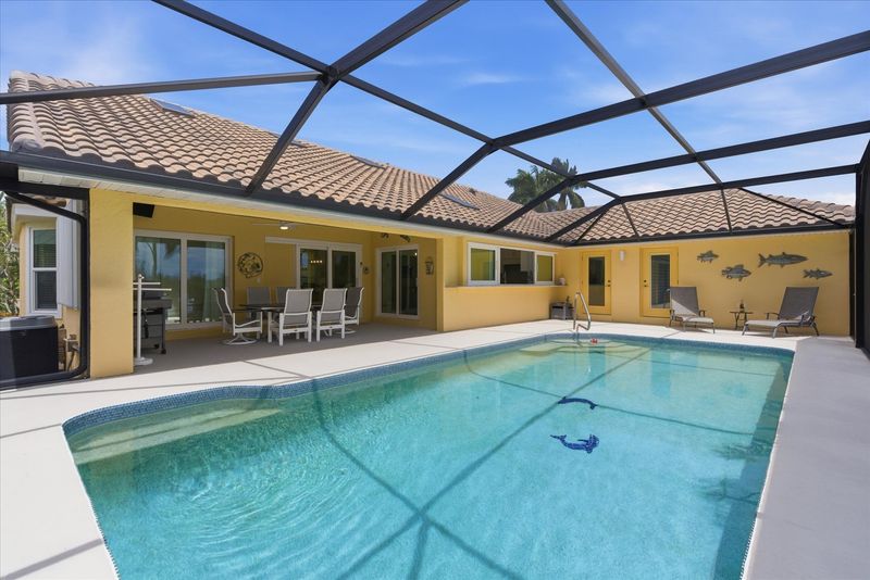 Sparkling pool overlooking the canal. Pool size: 29' x 13' x 6'D