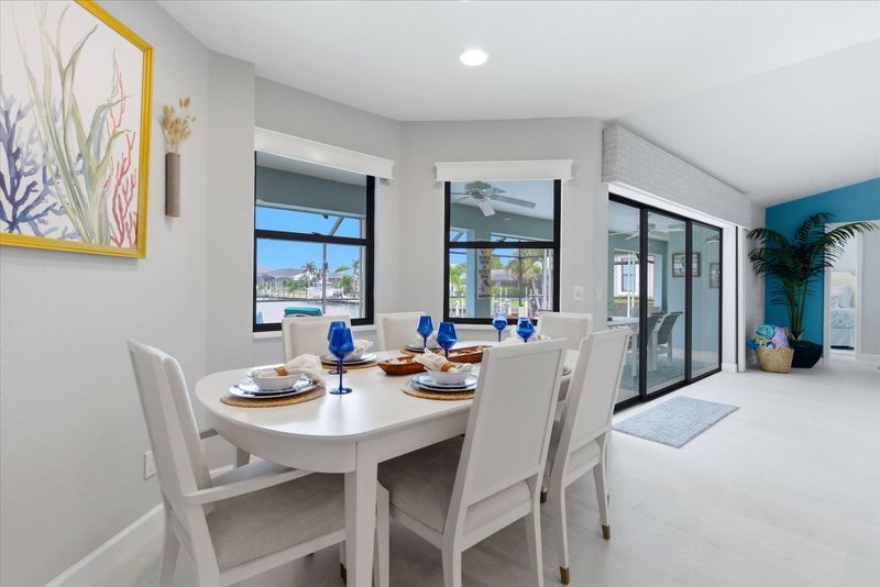 Dining area. Dining table seats 6