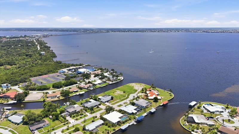 Beautiful 2 bedroom, 2 bathroom waterfront home with private pool in Port Charlotte