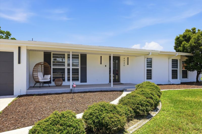 Beautiful 2 bedroom, 2 bathroom waterfront home with private pool in Port Charlotte