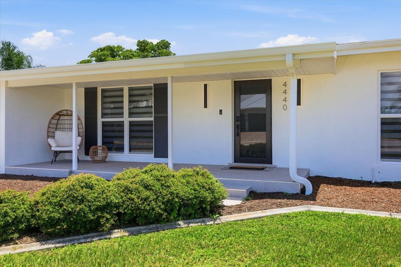 Beautiful 2 bedroom, 2 bathroom waterfront home with private pool in Port Charlotte