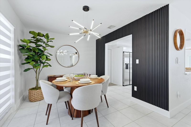 Dining table seats 4