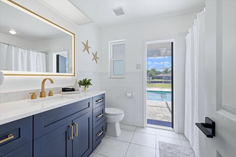 Guest bathroom with lanai access