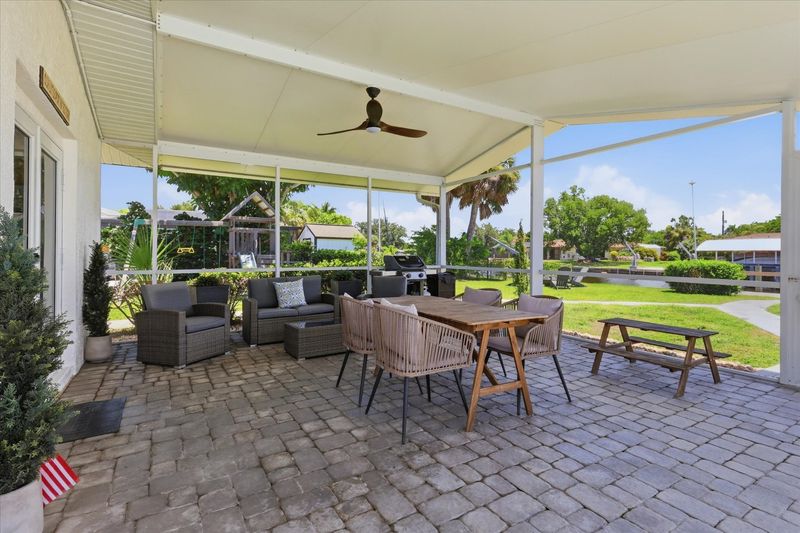 Huge outdoor living space with fantactic view of Peace River