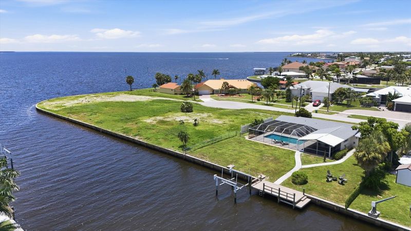 Beautiful 2 bedroom, 2 bathroom waterfront home with private pool in Port Charlotte