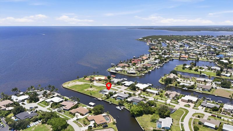 Beautiful 2 bedroom, 2 bathroom waterfront home with private pool in Port Charlotte