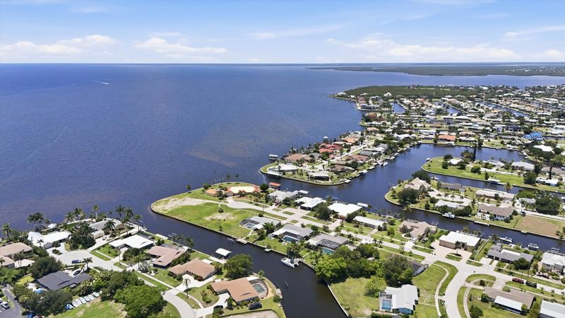 Beautiful 2 bedroom, 2 bathroom waterfront home with private pool in Port Charlotte